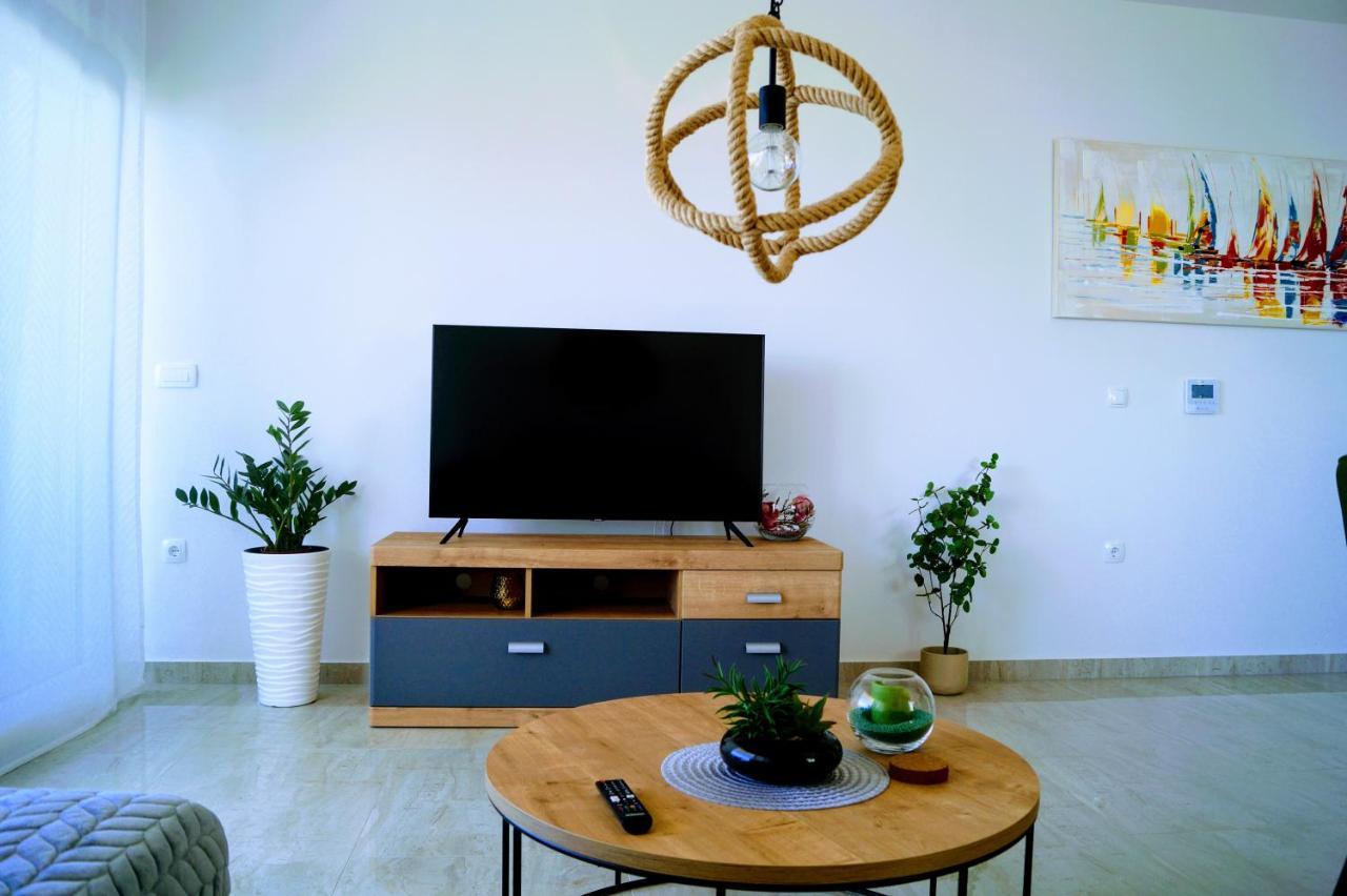 Apartment Ivona With Beautiful Seaview Makarska Exterior foto